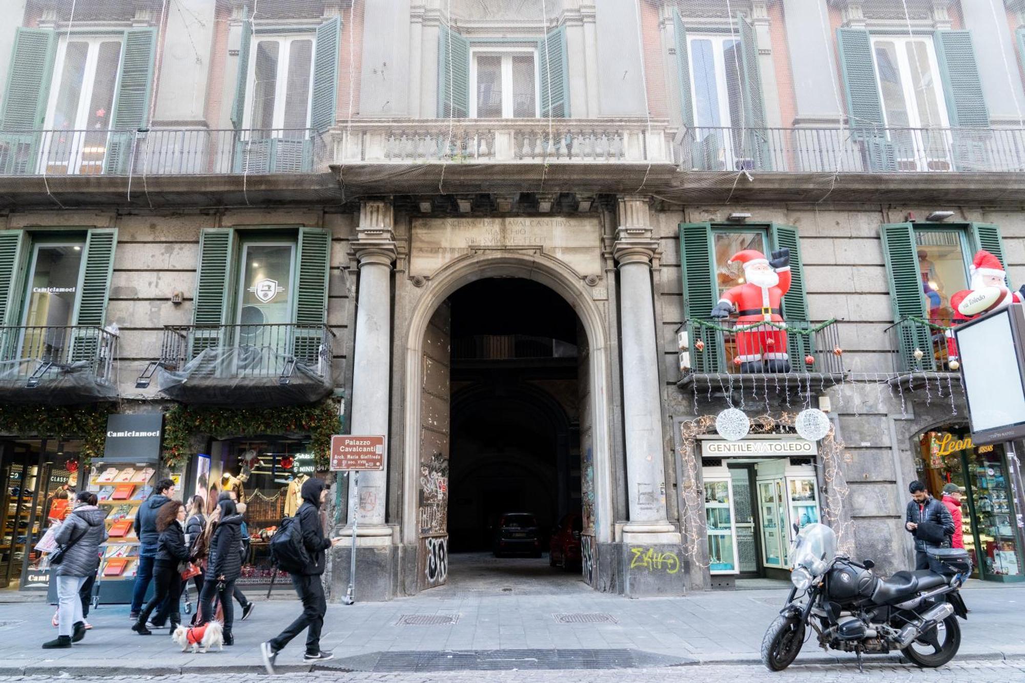 Domus Sibyllina, Palazzo Cavalcanti Nápoles Exterior foto